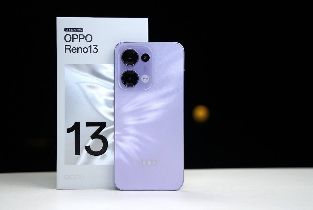 OPPO Reno13评测：Y2K科技潮品，挑战iPhone的年轻新选择