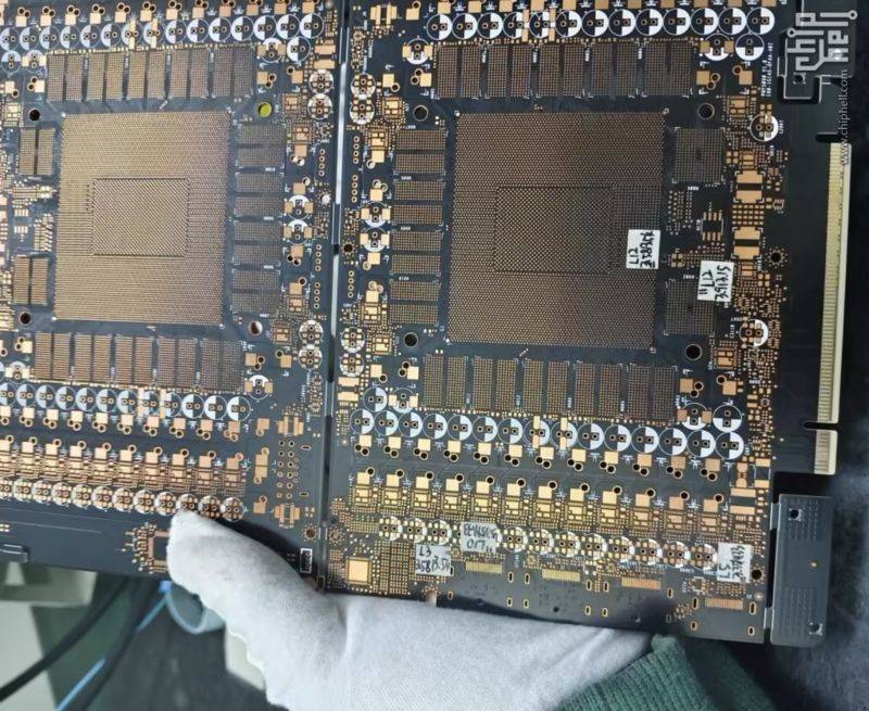 疑似英伟达RTX5090显卡PCB曝光 显存采用5452排列方式